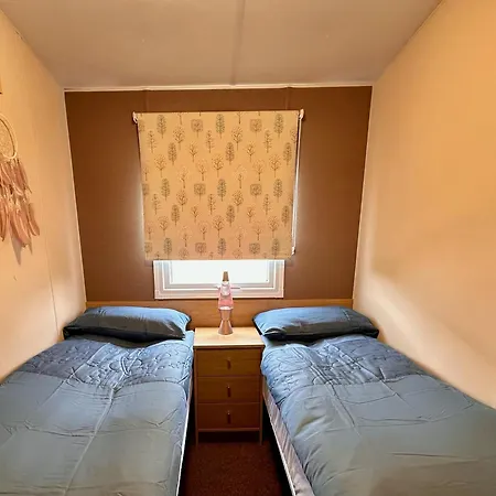 Great Caravan With Wifi And Decking At Dovercourt Holiday Park Ref 44006C Great Oakley  Exterior photo