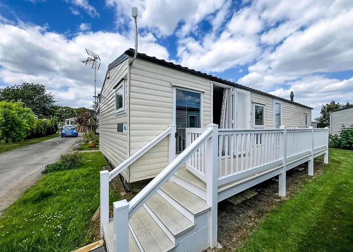 Great Caravan With Wifi And Decking At Dovercourt Holiday Park Ref 44806C
