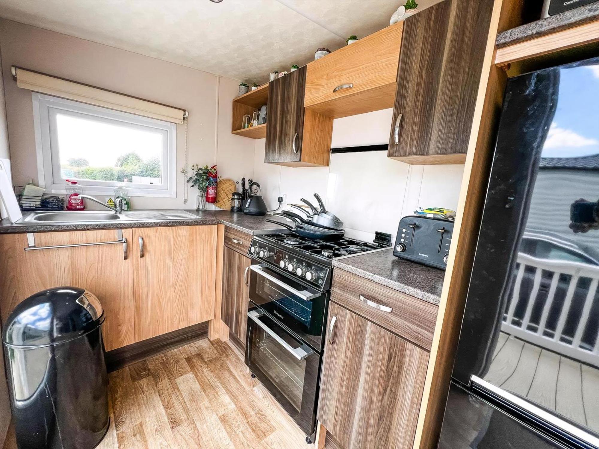 Great Caravan With Wifi And Decking At Dovercourt Ref 44806c Campsite Great Oakley (Essex)