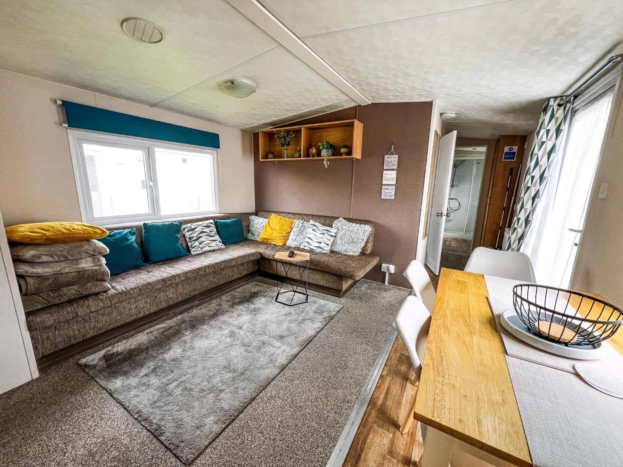 Campsite Great Caravan With Wifi And Decking At Dovercourt Ref 44806c Great Oakley (Essex)