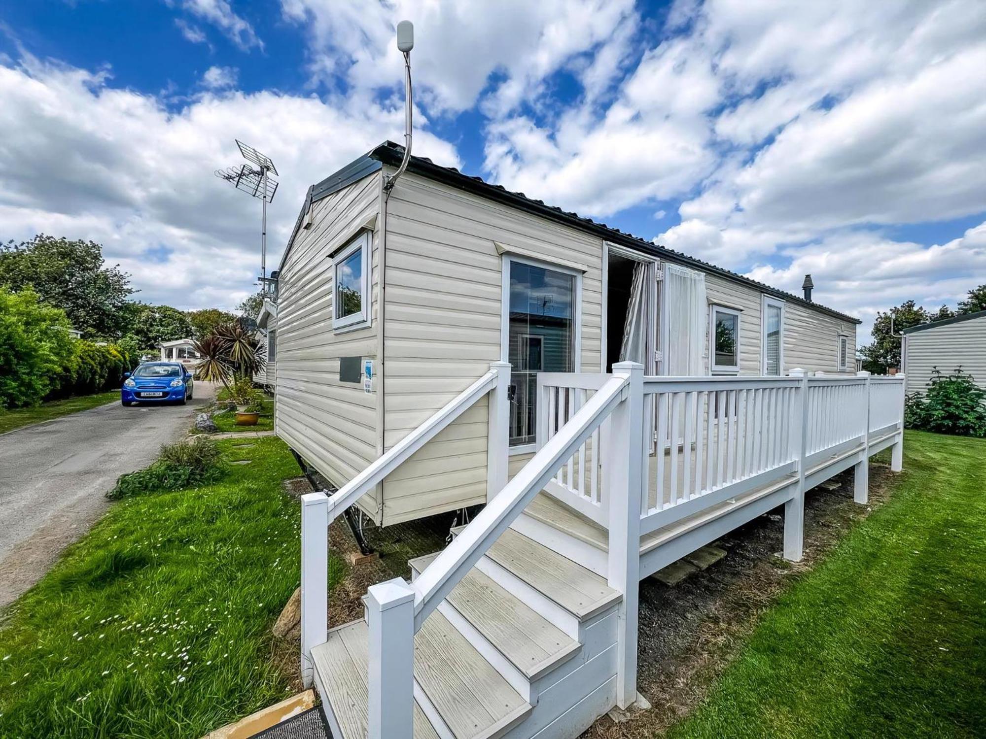 Great Caravan With Wifi And Decking At Dovercourt Ref 44806c Campsite